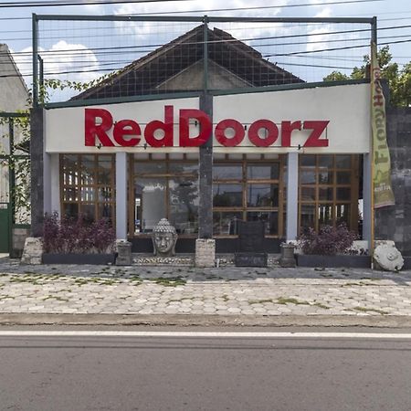 Reddoorz Plus @ Flory Hotel Jogjakarta Buitenkant foto