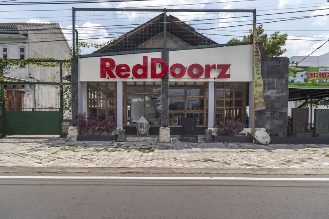 Reddoorz Plus @ Flory Hotel Jogjakarta Buitenkant foto