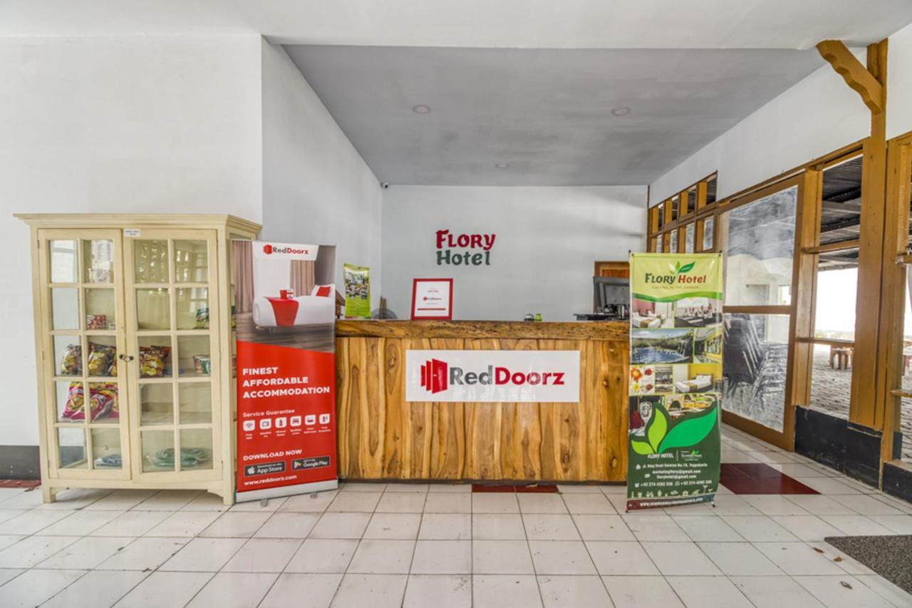 Reddoorz Plus @ Flory Hotel Jogjakarta Buitenkant foto