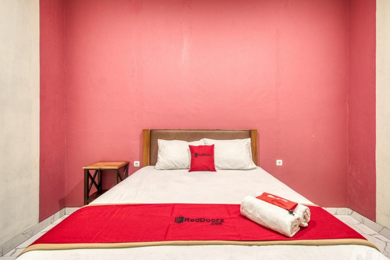 Reddoorz Plus @ Flory Hotel Jogjakarta Buitenkant foto