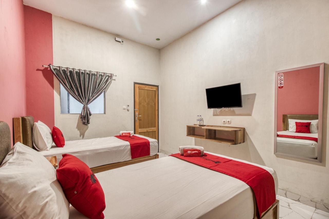 Reddoorz Plus @ Flory Hotel Jogjakarta Buitenkant foto